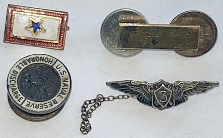 LOT OF 4 WWI / WWII MILITARY RELATED PINS