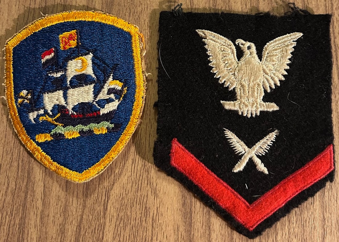 LOT OF 2 U.S. MILITARY UNIFORM PATCHES: LOT OF 2 U.S. MILITARY UNIFORM PATCHES - NR513 WWII NAVY WAVE YEOMAN 3RD CLASS FEMALE BLUE COTTON 1919T (EAGLE AND 2 SWORDS & RED), N.Y. STATE CONSTABULARY FORCE TIGHT WEAVE VARIANT MILITARY PATCH