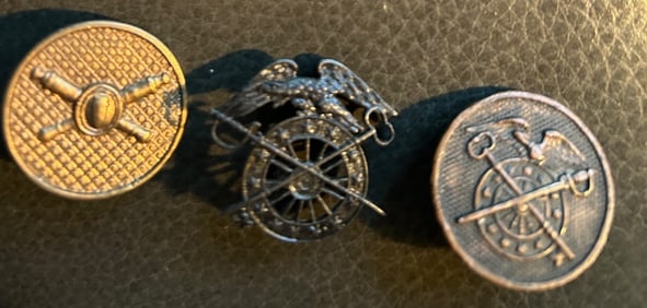 LOT OF 3 WWI / WWII U.S. MILITARY PIN AND COLLAR DISCS