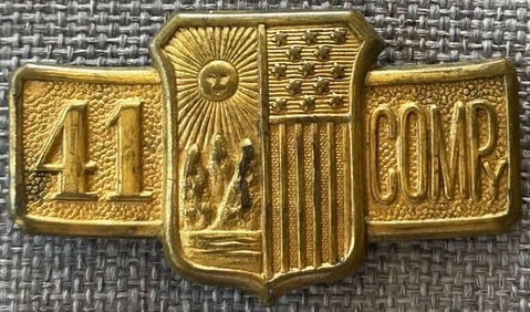 UNUSUAL BRASS U.S. MILITARY 41ST COMPANY HAT BADGE