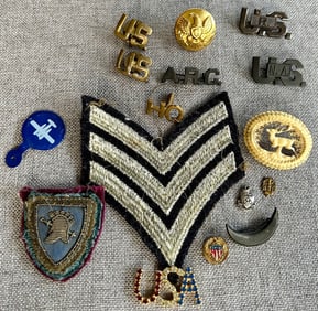 LOT OF 16 VARIOUS MILITARY RELATED ITMES, PINS, PATCHES, ETC.