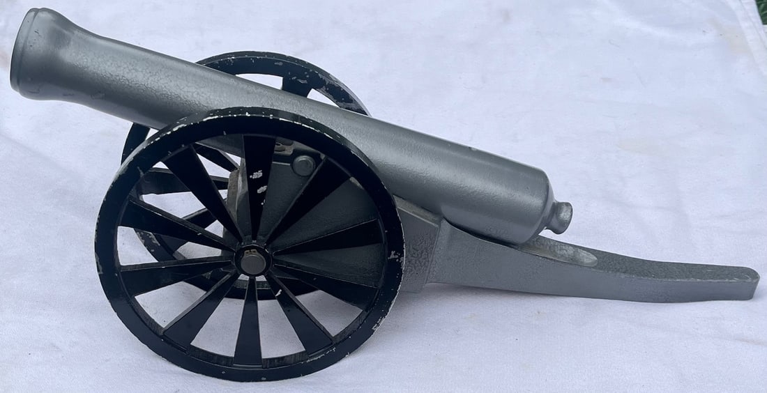 VINTAGE HEAVY CAST IRON / STEEL STARTER CANNON: VINTAGE HEAVY CAST IRON / STEEL STARTER CANNON WITH SPOKED WHEELS - APPROX. 17" OVERALL LENGTH