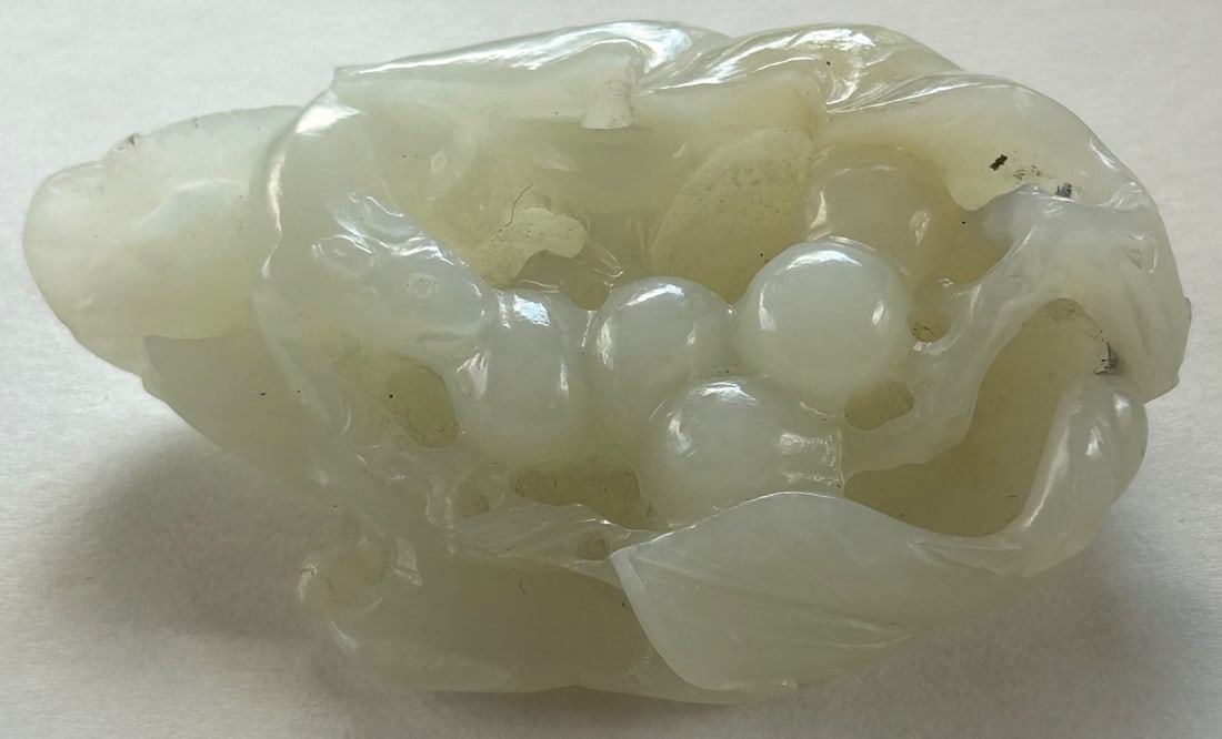 CHINESE CARVED WHITE JADE MOUSE AND BERRIES (1 of 19)