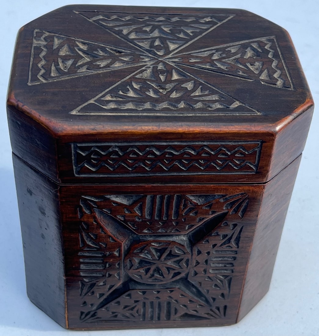 19TH C. CHIP CARVED ROSEWOOD TEA CADDY (1 of 15)