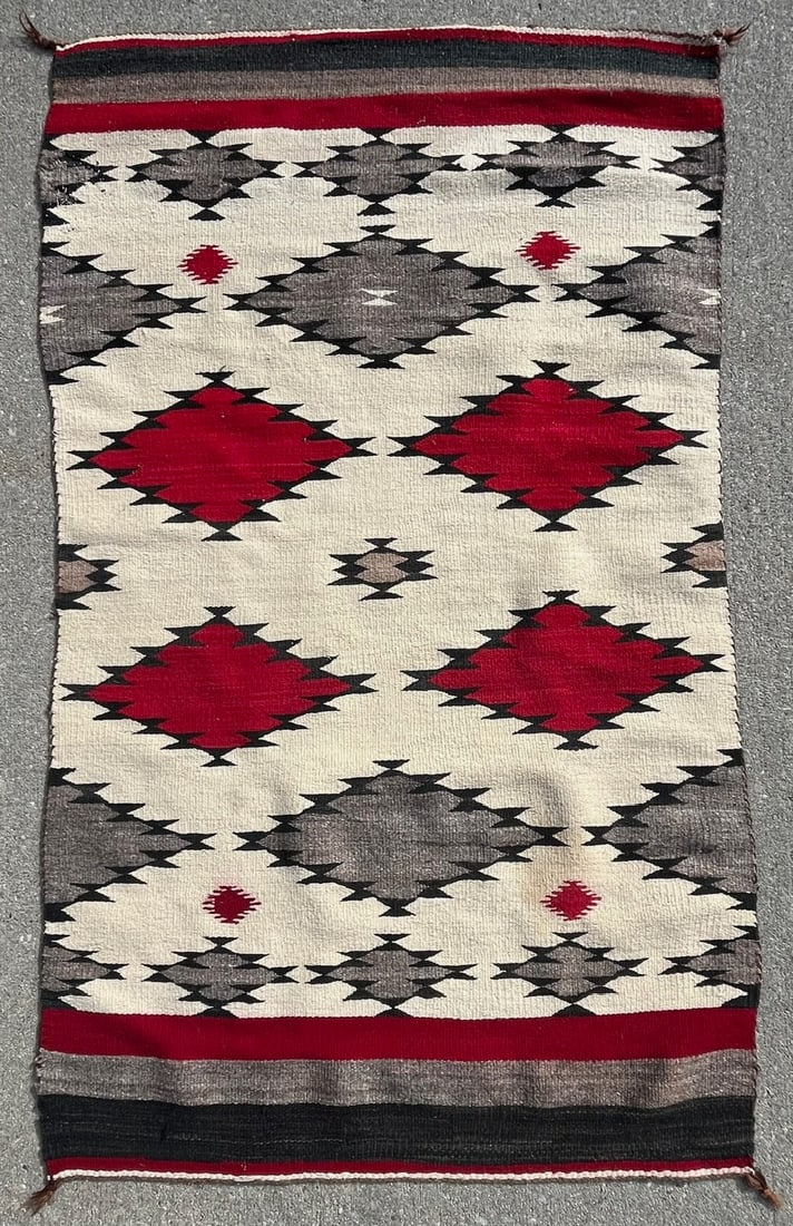 SOUTHWEST NATIVE AMERICAN HAND WOVEN RED & GRAY NAVAJO RUG CIRCA 1930'S (1 of 8)