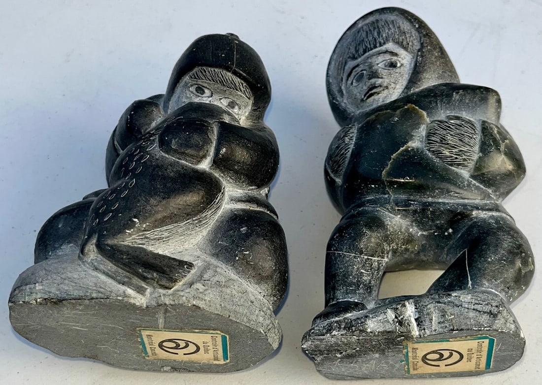LOT OF 2 VINTAGE CARVED STONE INUIT FIGURES EACH HOLDING A SEAL (1 of 15)