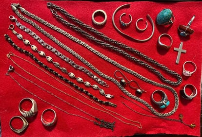 Lot of Vintage Sterling Silver Jewelry, 176 Grams all inclusive