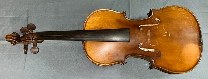 ANTIQUE VIOLIN IN ORIGINAL CASE