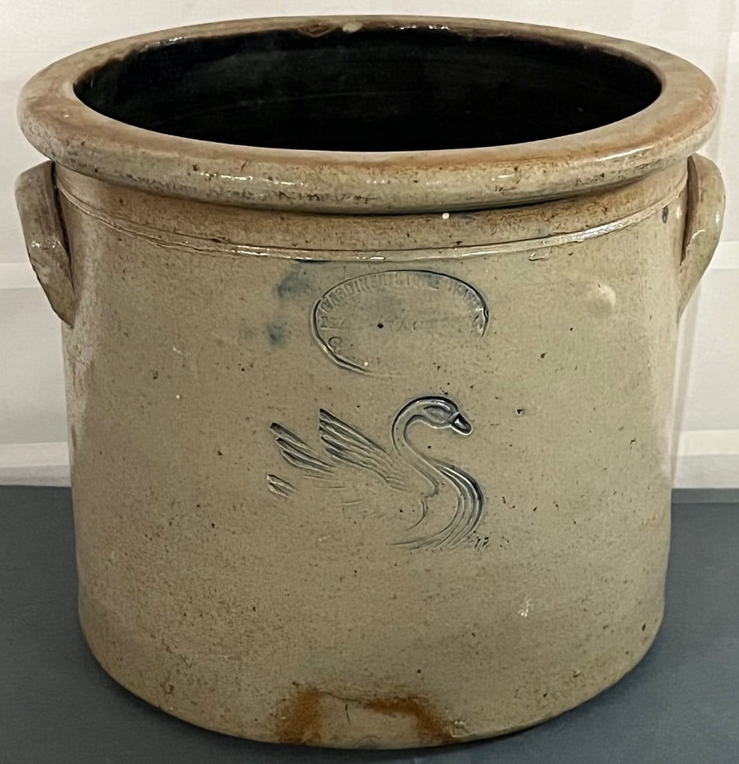 ANTIQUE ONE GALLON GARDNER STONEWARE CROCK W/ IMPRESSED SWAN (1 of 9)