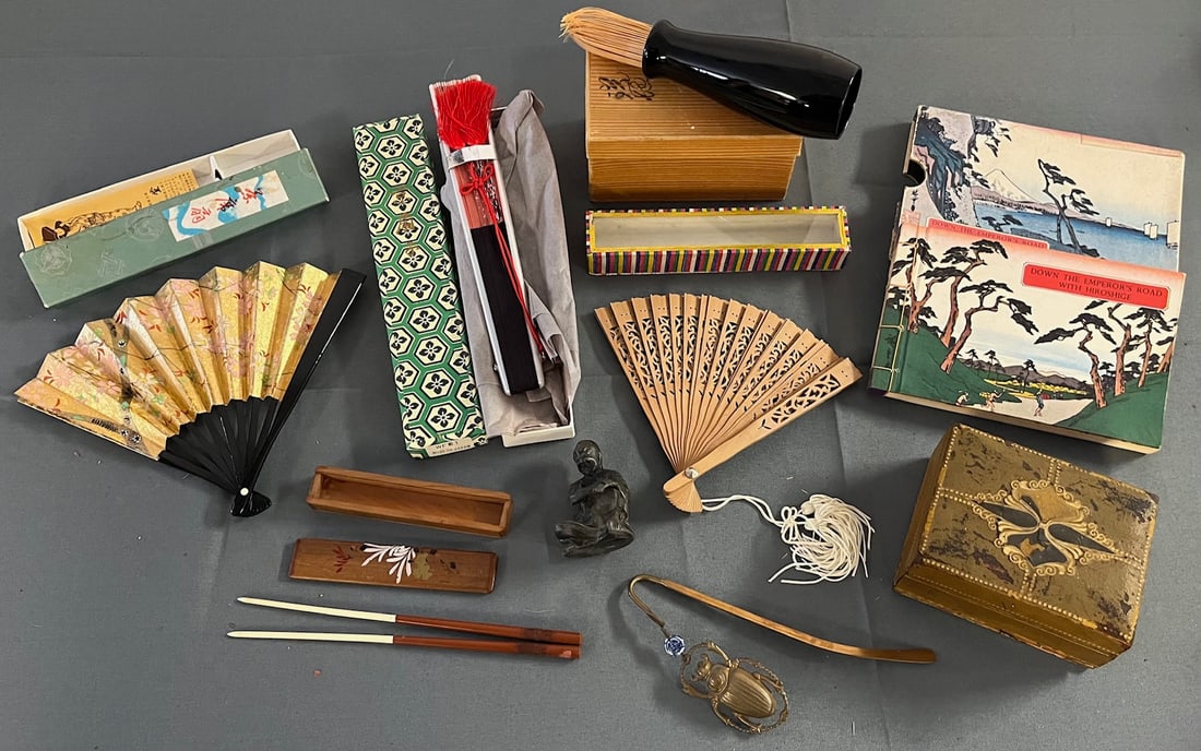 GROUP OF 9 VINTAGE ASIAN CHINESE / JAPANESE ITEMS (1 of 17)