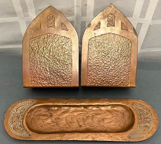 ARTS AND CRAFTS HAND HAMMERED COPPER BOOKENDS, PEN TRAY