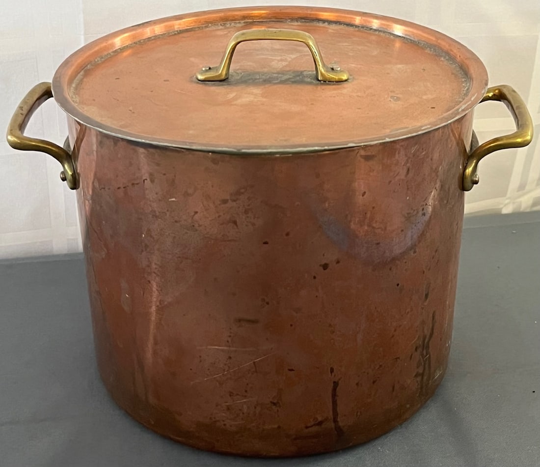 COPPER POT WITH COPPER LID, BRASS HANDLES (1 of 9)