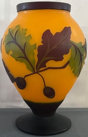 VINTAGE CAMEO GLASS ART GLASS VASE WITH OAK TREES