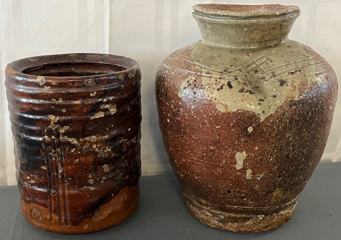 LOT OF 2 ANTIQUE JAPANESE POTTERY VESSELS (1 of 18)