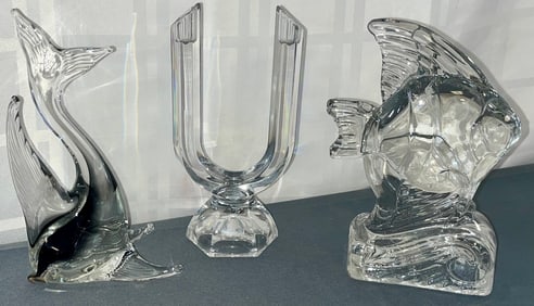 GROUP OF 3 CRYSTAL PIECES, 2 FISH FIGURES, DOUBLE BUD VASE
