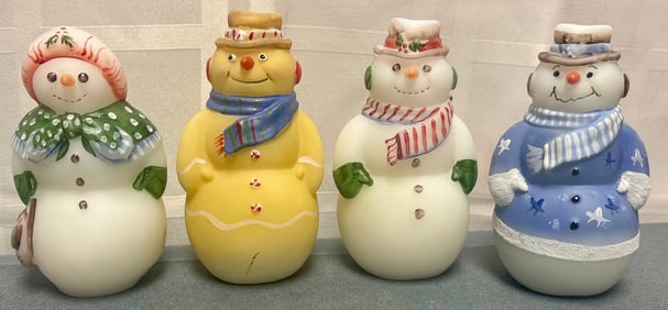 GROUP OF 4 VINTAGE ARTIST SIGNED FENTON ART GLASS SNOWMEN