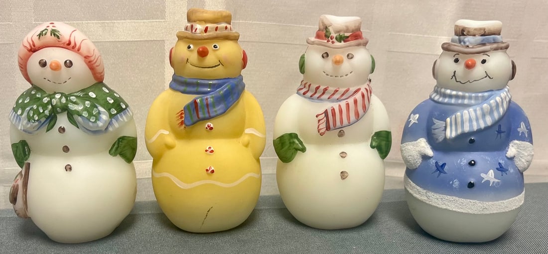 GROUP OF 4 VINTAGE ARTIST SIGNED FENTON ART GLASS SNOWMEN (1 of 9)
