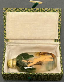 VINTAGE RISQUE CHINESE REVERSE GLASS PAINTED SNUFF BOTTLE