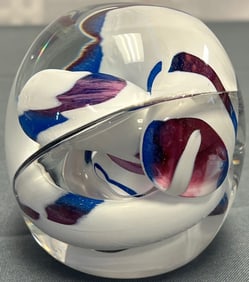ARTIST SIGNED AND DATED D. VAN NOPPEN 1992 ART GLASS PAPER WEIGHT