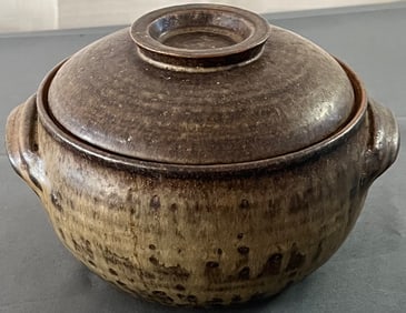 ARTIST SIGNED STUDIO POTTERY BOWL WITH LID