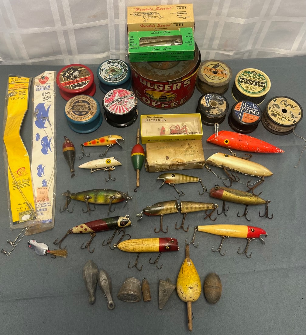 VINTAGE / ANTIQUE FISHING LOT - LURES, LINE SPOOLS, BOBBERS AND MORE (1 of 9)