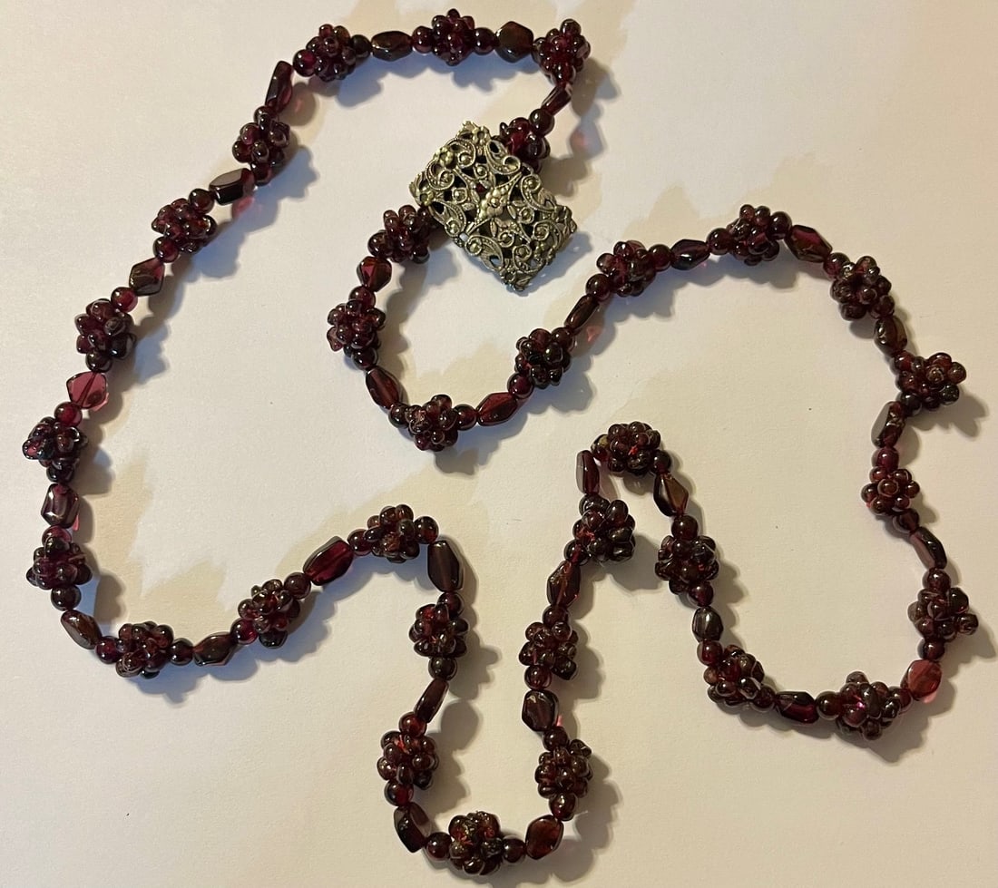 VINTAGE GARNET NECKLACE WITH DECORATIVE STERLING & MARCASITE CLIP (1 of 9)