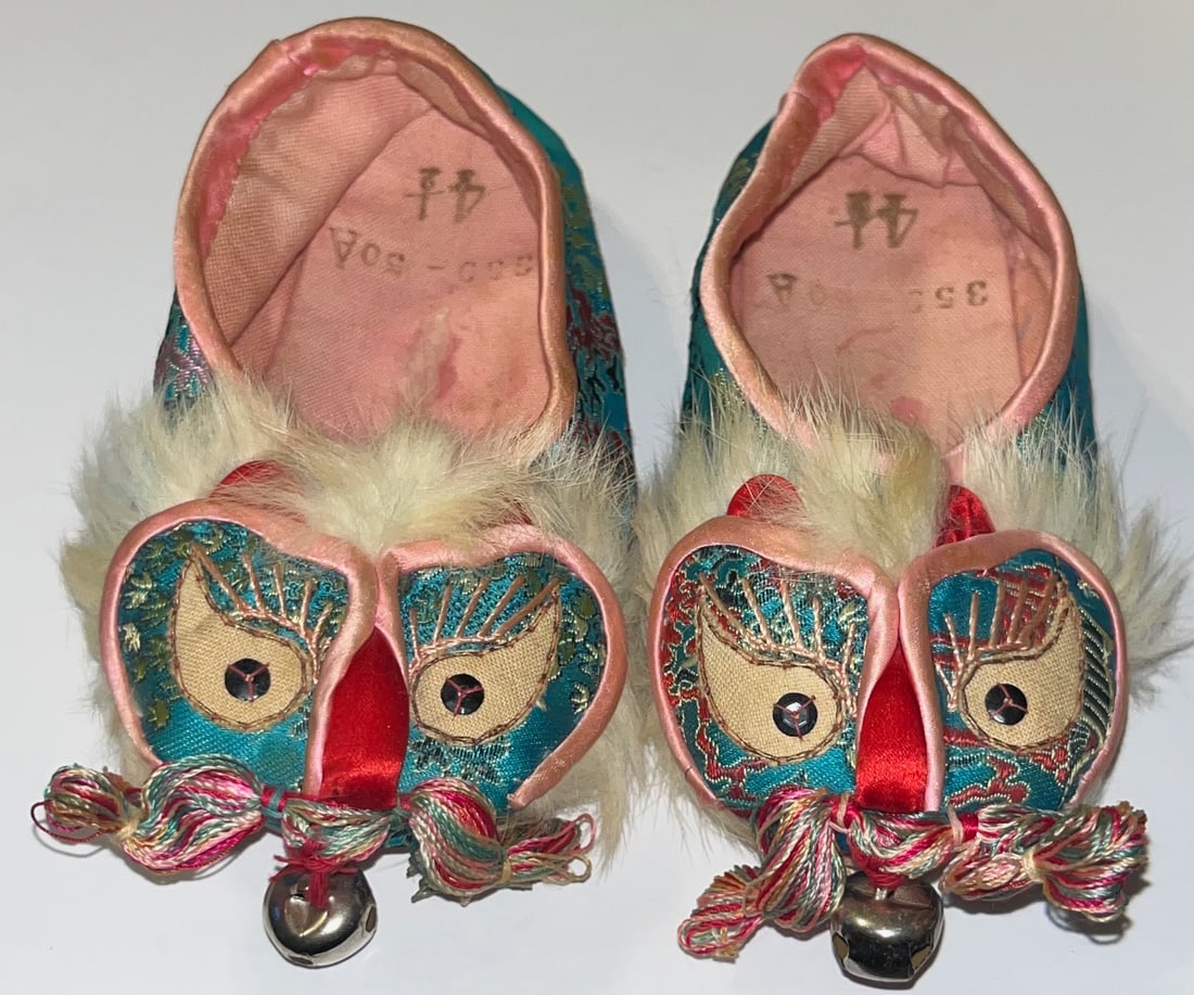 VINTAGE PAIR OF CHILDREN'S CHINESE SILK ANIMAL SLIPPERS / SHOES: VINTAGE PAIR OF CHILDREN'S CHINESE SILK ANIMAL SLIPPERS / SHOES - APPROX. 5" LONG - CONDITION AS SEEN IN PHOTOS PROVIDED