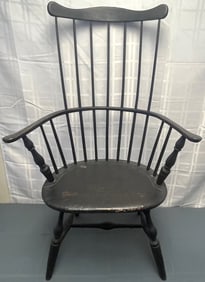 18TH C. AMERICAN CONTINUOUS ARM COMB BACK WINDSOR ARM CHAIR, OLD BLACK PAINT