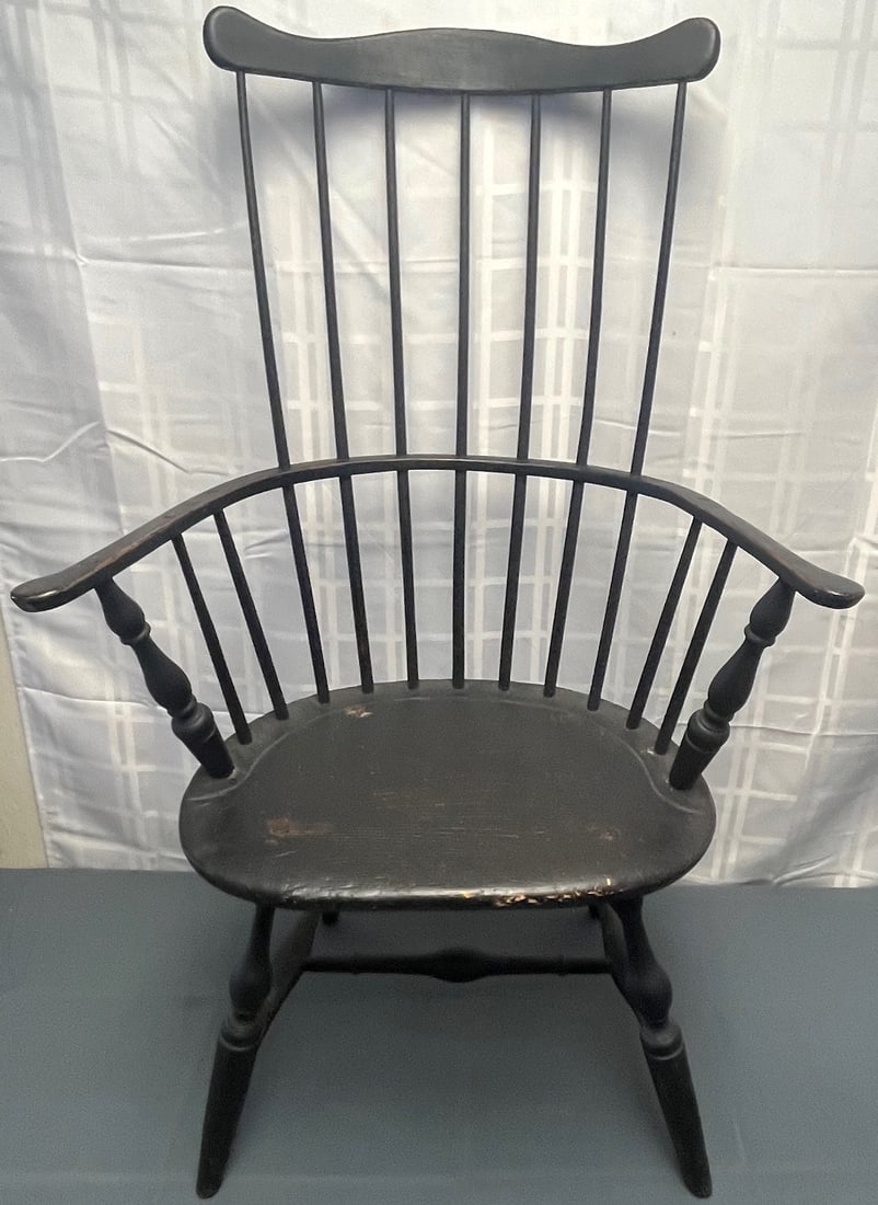 18TH C. AMERICAN CONTINUOUS ARM COMB BACK WINDSOR ARM CHAIR, OLD BLACK PAINT (1 of 9)