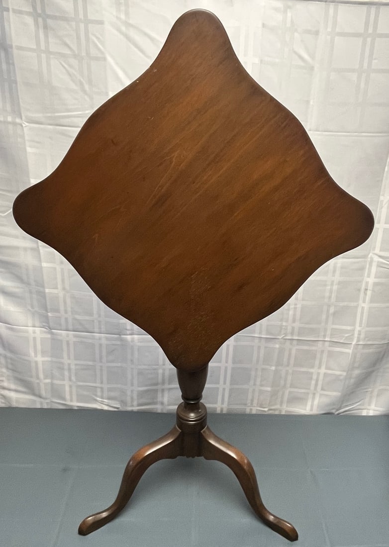 VINTAGE MAHOGANY KITTINGER QUEEN ANNE STYLE TILT TOP TEA TABLE (1 of 12)