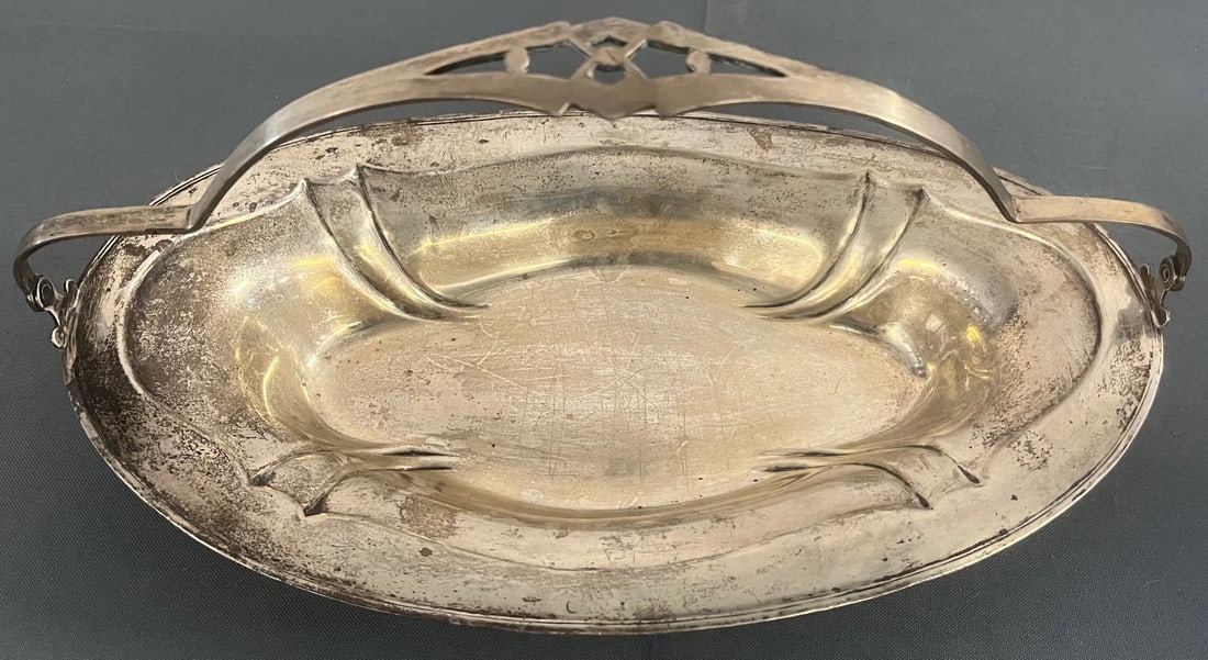 STERLING SILVER HANDLED DISH WEIGHING 232 GRAMS (1 of 7)
