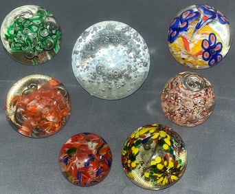 GROUP OF 7 VINTAGE ART GLASS PAPERWEIGHTS INCLUDING MILLIFIORI