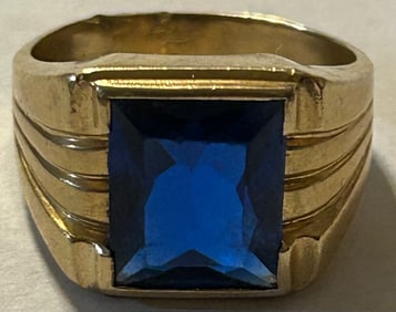 SOLID 14K YELLOW GOLD RING WITH SINGLE BLUE STONE, SIZE 10, 8 GRAMS