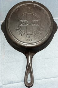 GRISWOLD #5 CAST IRON SKILLET, ITALICS, SMOKE RING