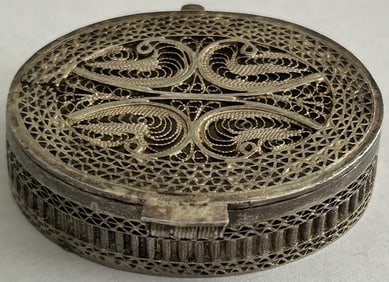 VINTAGE STERLING SILVER FILIGREE OVAL PILL BOX