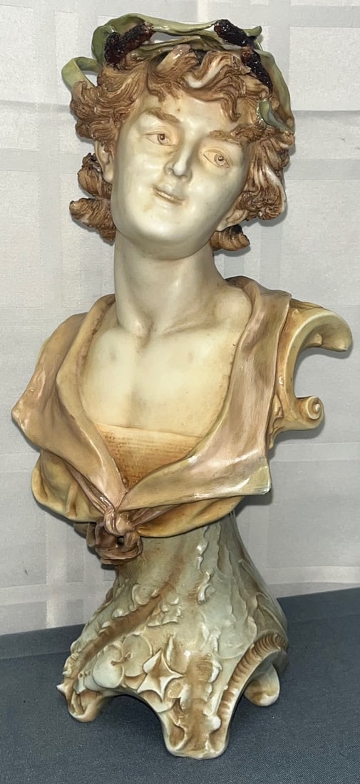 12" ROYAL DUX HAND PAINTED PORCELAIN BUST: 12" ROYAL DUX HAND PAINTED PORCELAIN BUST, IMPRESSED NUMBER 1012 / 7, GOOD OVERALL CONDITION, NO CHIPS, CRACKS OR REPAIRS, MEASURES APPROX. 12" HIGH, 6" WIDECONDITION AS SEEN IN PHOTOS PROVIDED