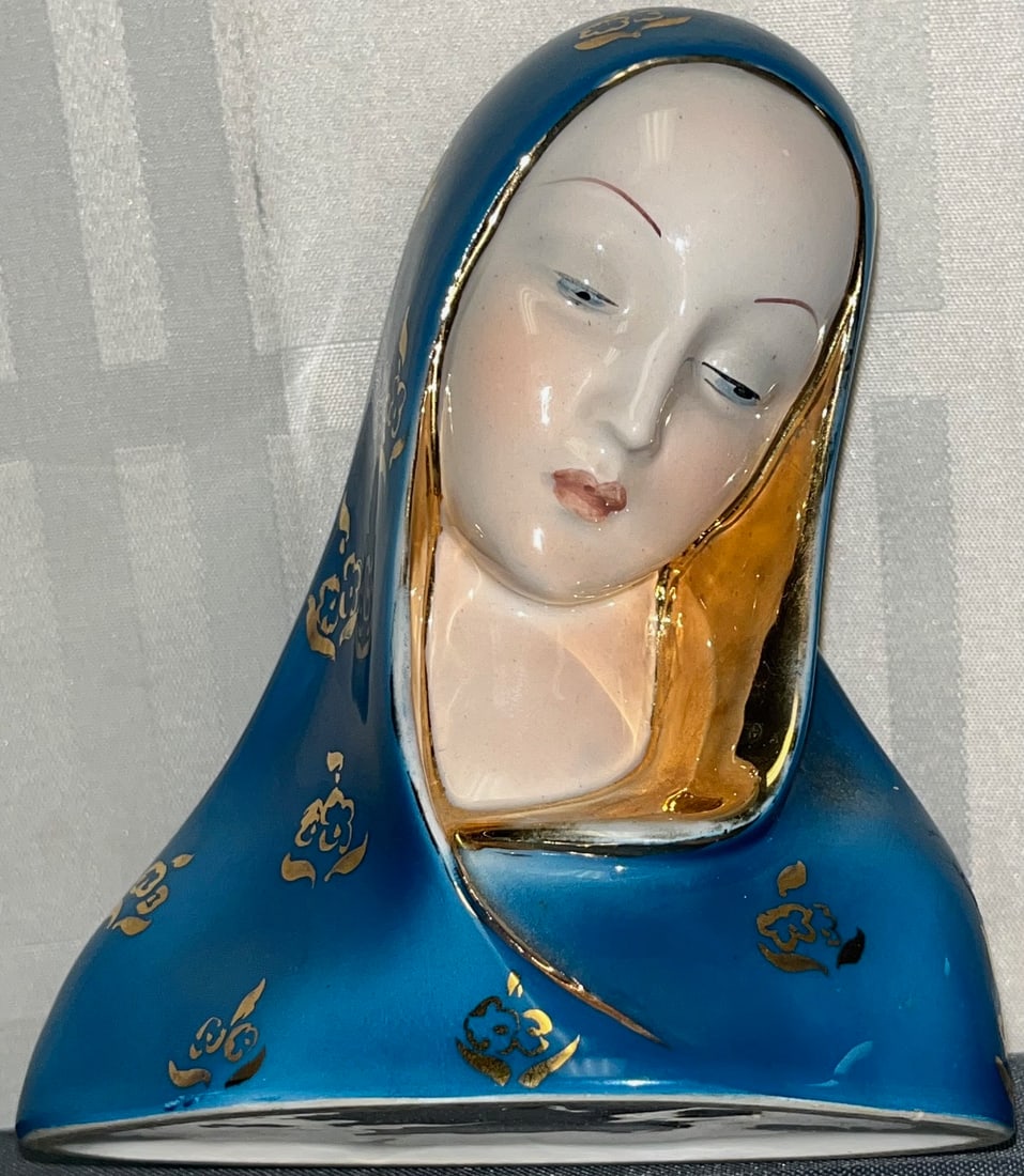 VINTAGE ITALIAN PORCELAIN BUST OF MADDONA, EUGENIO PATTARINO: VINTAGE ITALIAN RELIGIOUS HAND PAINTED PORCELAIN BUST OF MADDONA / VIRGIN MARY BY EUGENIO PATTARINO, MARKED ON BOTTOM EPF / ITALTY / 63, MEASURES APPROX. 5" HIGH, GOOD OVERALL CONDITION WITH NO CHIPS,