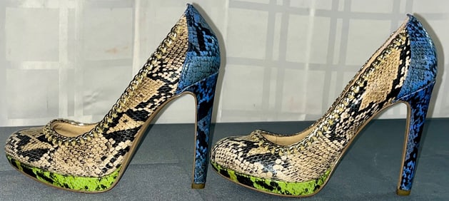VINTAGE MORROCAN "BCBGMAXAZRIA" MULTI-COLOR SNAKE SKIN PUMPS