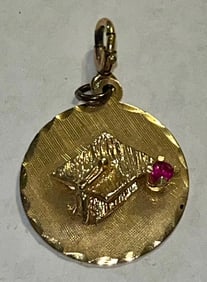 1971 vintage 14k yellow gold graduation pendant with graduation cap, 3.02 grams