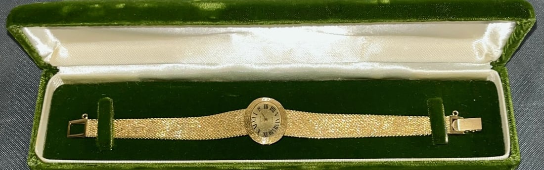 Vintage Geneva 14k yellow gold watch, including 14k yellow gold band, 28.25 grams: Vintage Geneva 14k yellow gold watch, including 14k yellow gold band, 28.25 grams, measures 7" long, condition as seen in photos provided