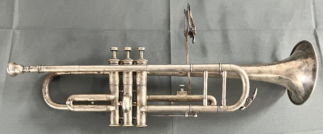 1920's New York Band Co. "TONEKING" Sterling Silver Trumpet w/ Case, Hand Engraved: Vintage / Antique early 20th Century silver trumpet by the New York Band Instrument Co., marked "TONEKING / NEW YORK BAND INSTRUMENT CO. / NEW YORK". Crafted in solid sterling silver (tested) and orna