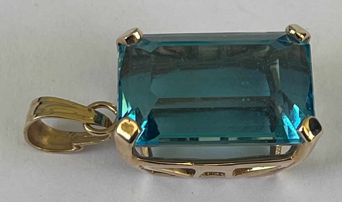 Massive 14K Gold Pendant with Rectangular-Cut Blue Topaz or Aqua Marine: Massive 14K Gold Pendant with Rectangular-Cut Blue Topaz or Aqua Marine, measures approx. 1 1/8" H, 5/8" W, 1/2" deep (front to back)