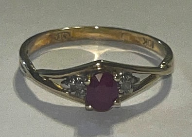 10k Yellow Gold Ring with 2 small Diamonds and Red Faceted Stone, Size 6 1/4, 1.19 grams