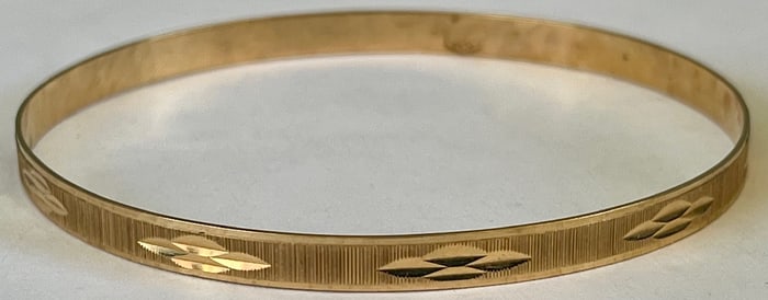 Solid 14k Brite Cut Yellow Gold Bangle Bracelet, Stamped 14k, 2 5/8" diameter, 8.24 grams