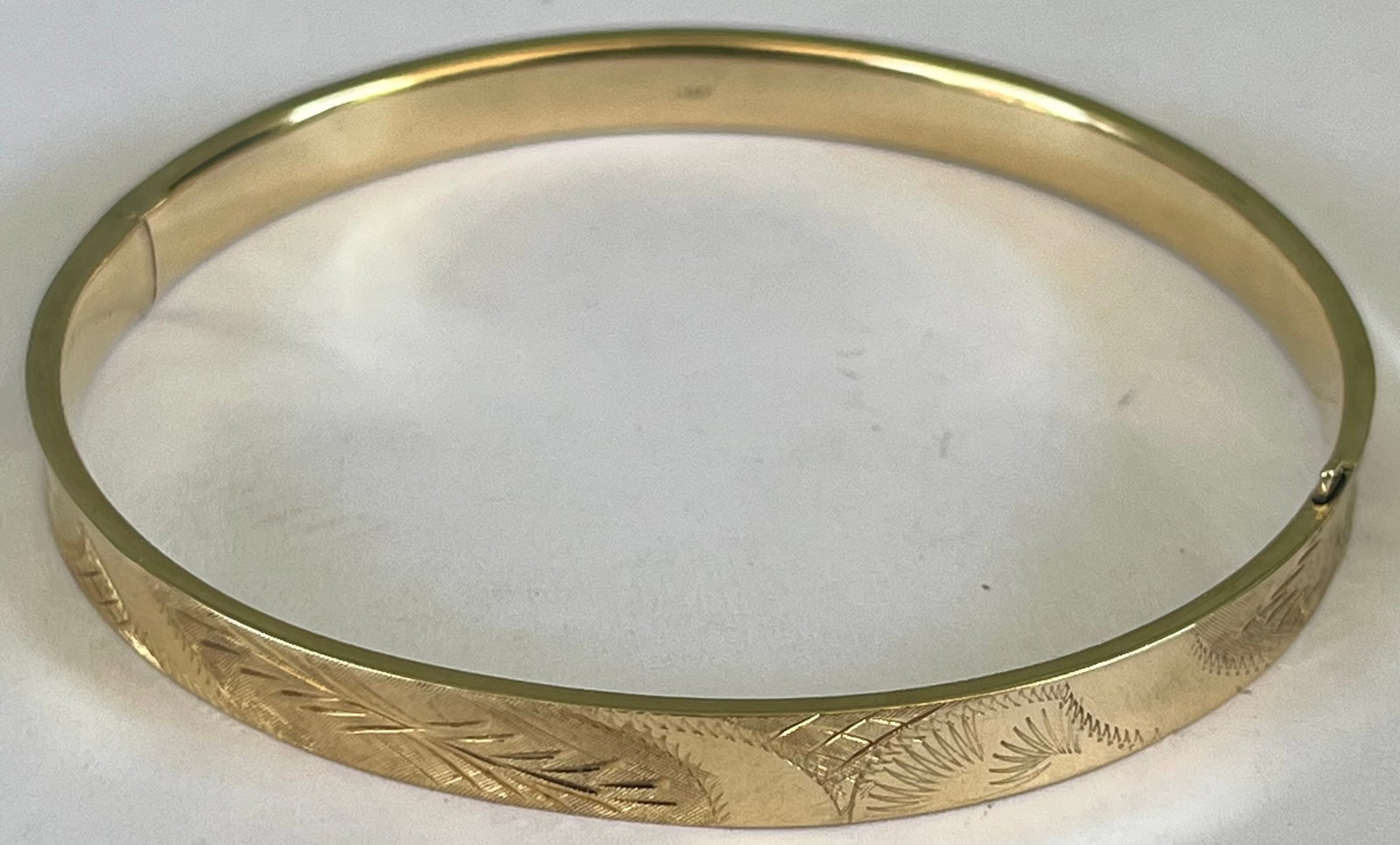 14k Brite Cut Yellow Gold Bangle Bracelet, Stamped 14k, 2 3/4" diameter, 10.06 grams: 14k Brite Cut Yellow Gold Bangle Bracelet, Stamped 14k and tested, 2 3/4" diameter, 10.06 grams