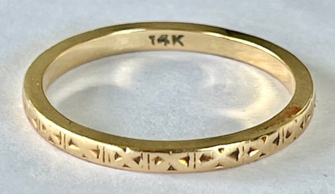 14K Yellow Gold Wedding Band with Decorartive Cut Work, Size 8.25, 2.46 grams