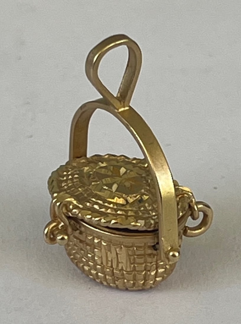 14K Yellow Gold "Nantucket Style Basket Purse" Pendant w/ Hinged Lid, 6.98 grams: 14K Yellow Gold "Nantucket Style Basket Purse" Pendant w/ Hinged Lid, 6.98 grams