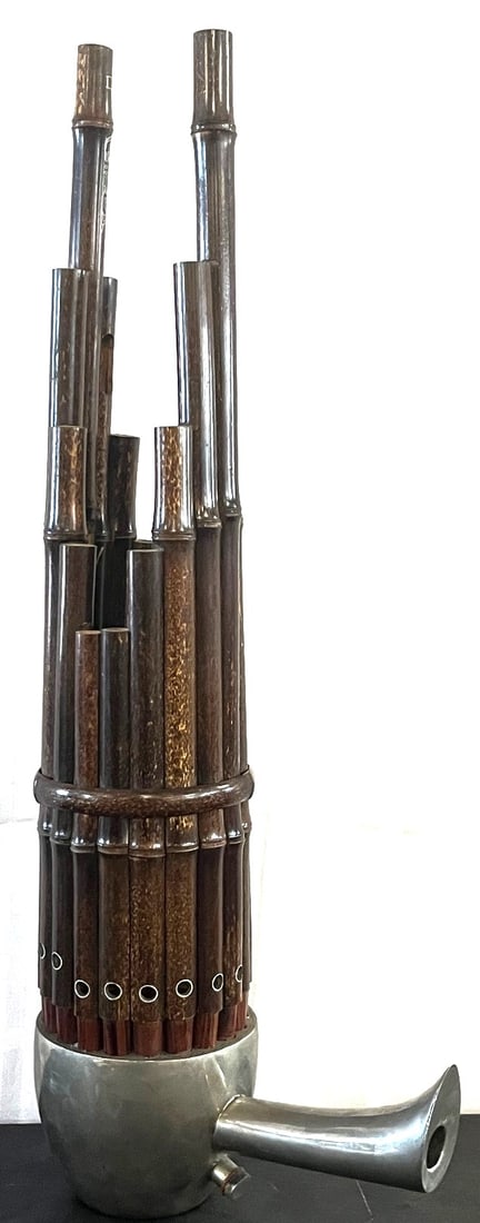 Vintage Mid-20th C. Chinese Sheng Mouth Organ with Fitted Case: Vintage Mid-20th C. Chinese Sheng Mouth Organ with Fitted Case, A traditional free-reed mouth organ used in Chinese classical and folk music. (One of the oldest Chinese wind instruments, with roots da