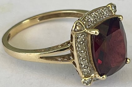 14K Yellow Gold, Diamonds, Large red faceted Garnet Cocktail Ring, Size 8, 3.73 grams