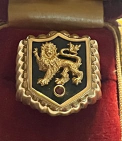 10K Yellow Gold, Onyx, Ruby Flli Menegatti Lion Signet Coat of Arms Ring, 13.47 grams